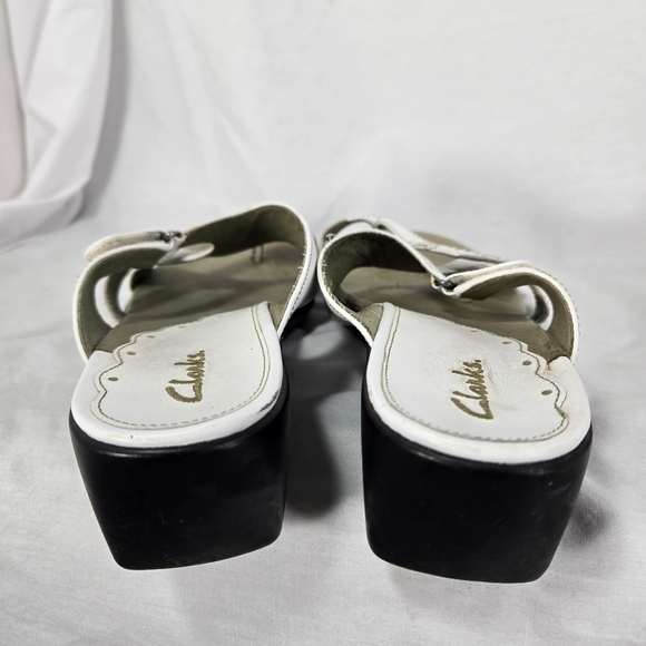 Clarks Sandal Leather White Wedge Heel Floral Design on 2 Straps Womens 9 M - Picture 4 of 8